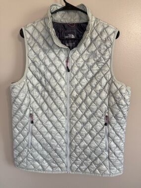 The North Face Thermoball Grey/Silver Quilted Puffer Vest Purple Lining Size XL